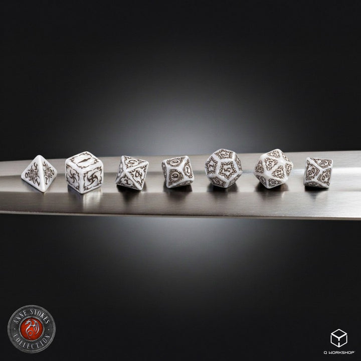 Tribal Dice Set: Pearl & Brown (Q-Workshop) (STRB01)