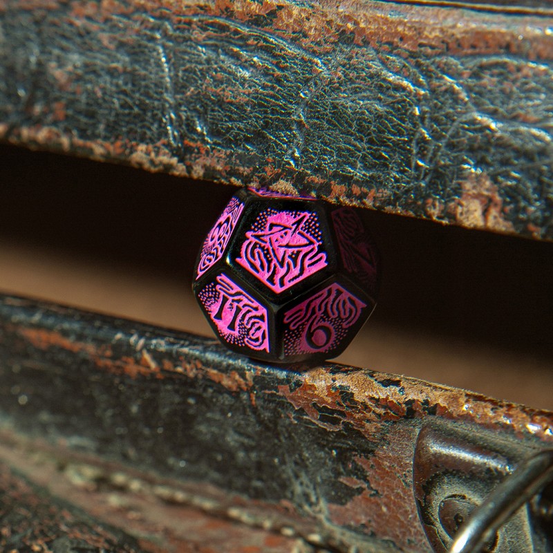 Call of Cthulhu 7th Edition - Black & magenta Dice Set (Q-Workshop) (SCTR3P)