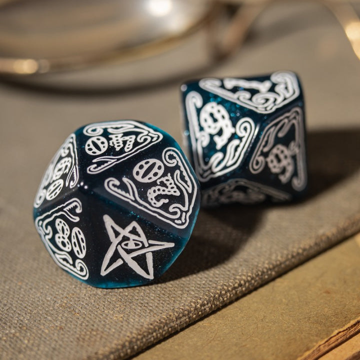 Call of Cthulhu Abyssal & white Dice Set (Q-Workshop) (SCTH3F)