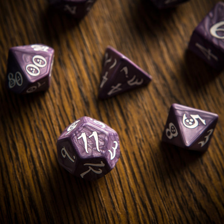 Classic RPG Lavender & white Dice Set (7) (Q-Workshop) (SCLE07)