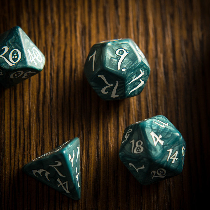 Classic RPG Stormy & white Dice Set (7) (Q-Workshop) (SCLE1A)