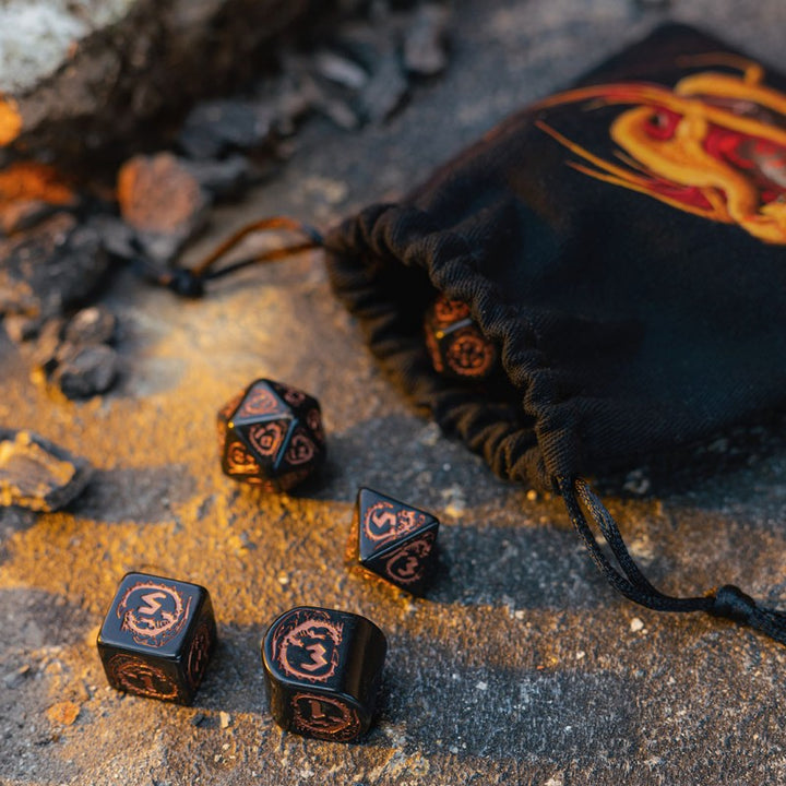 Dragon Black & adorable Dice Bag (Q-Workshop) (BDRA171)