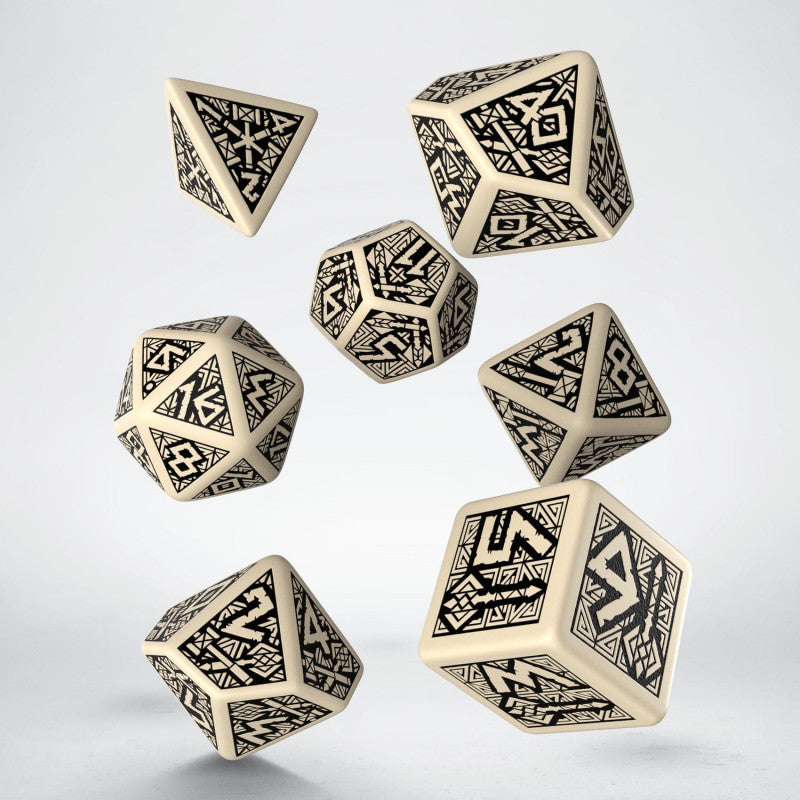 Dwarven Beige & black Dice Set (7) (Q-Workshop) (SDWA01)