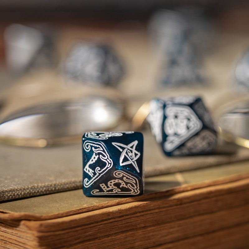 Call of Cthulhu Abyssal & white Dice Set (Q-Workshop) (SCTH3F)