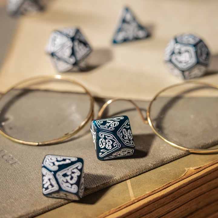 Call of Cthulhu Abyssal & white Dice Set (Q-Workshop) (SCTH3F)