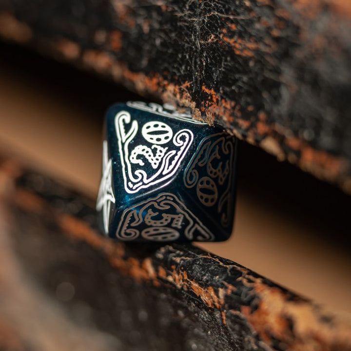 Call of Cthulhu Abyssal & white Dice Set (Q-Workshop) (SCTH3F)