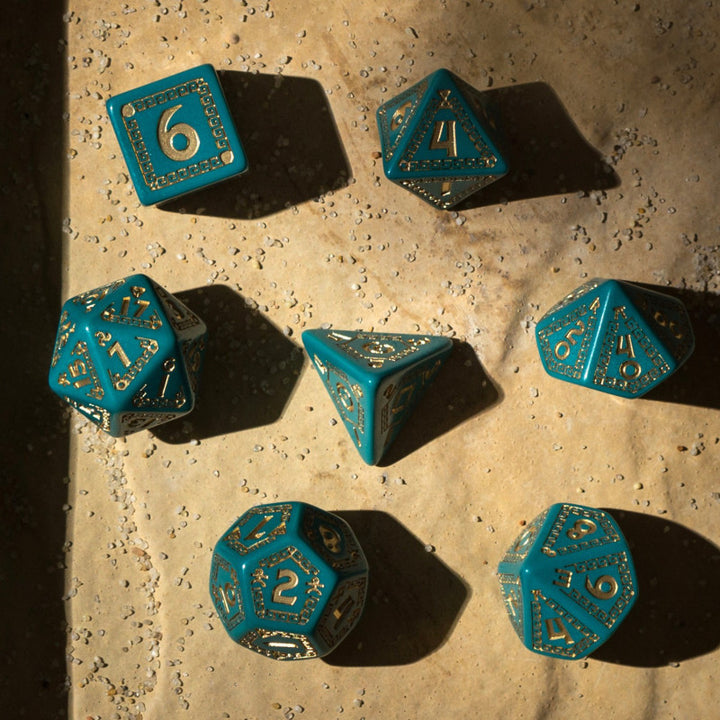 RuneQuest Turquoise & gold Dice Set (7) (Q-Workshop) (SRQU97)