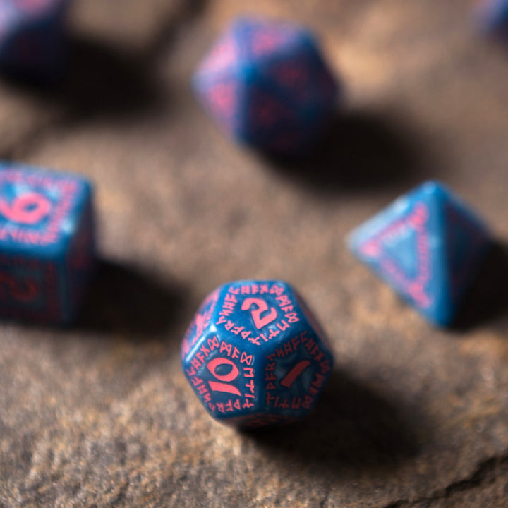 Runic Glacier & pink Dice Set (7) (Q-Workshop) (SRUN04)