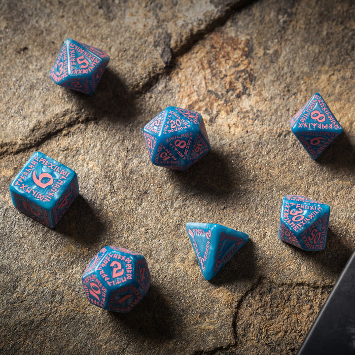 Runic Glacier & pink Dice Set (7) (Q-Workshop) (SRUN04)